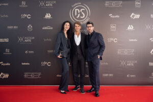 Miguel Naddaf y Andrea Herranz con Denis Suárez