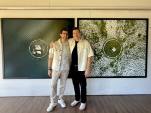 Miguel Naddaf con el artista Rubén Martín de Lucas